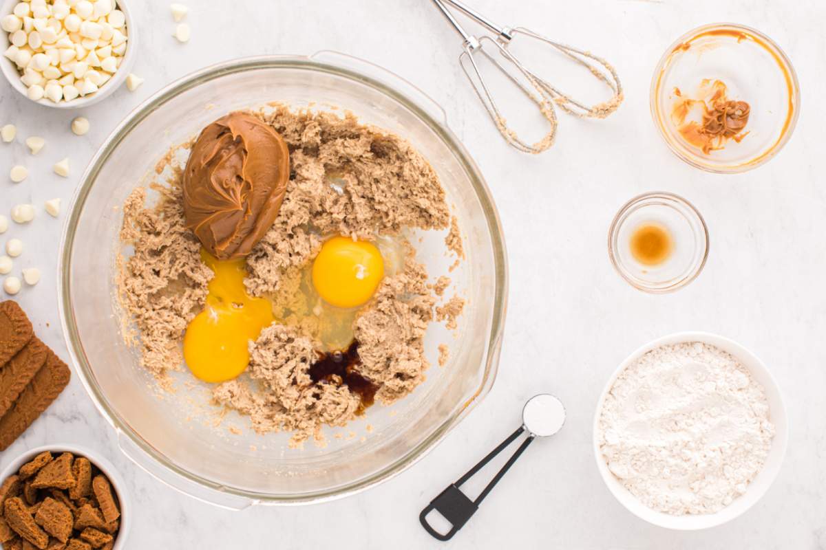 egg, egg yoke, cookie butter, and vanilla extract added to bowl