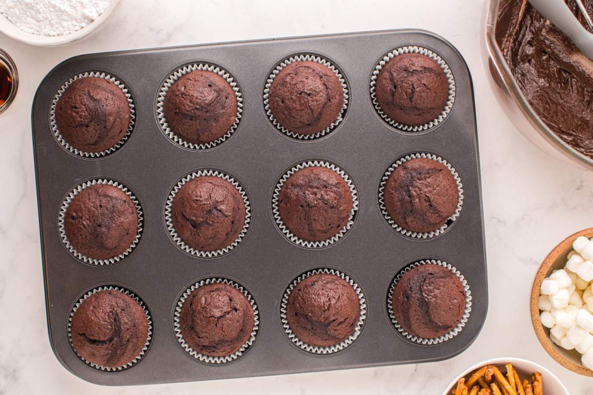 cooked cupcakes in muffin tin