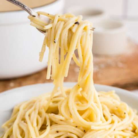 Cacio e Pepe on a plate with fork