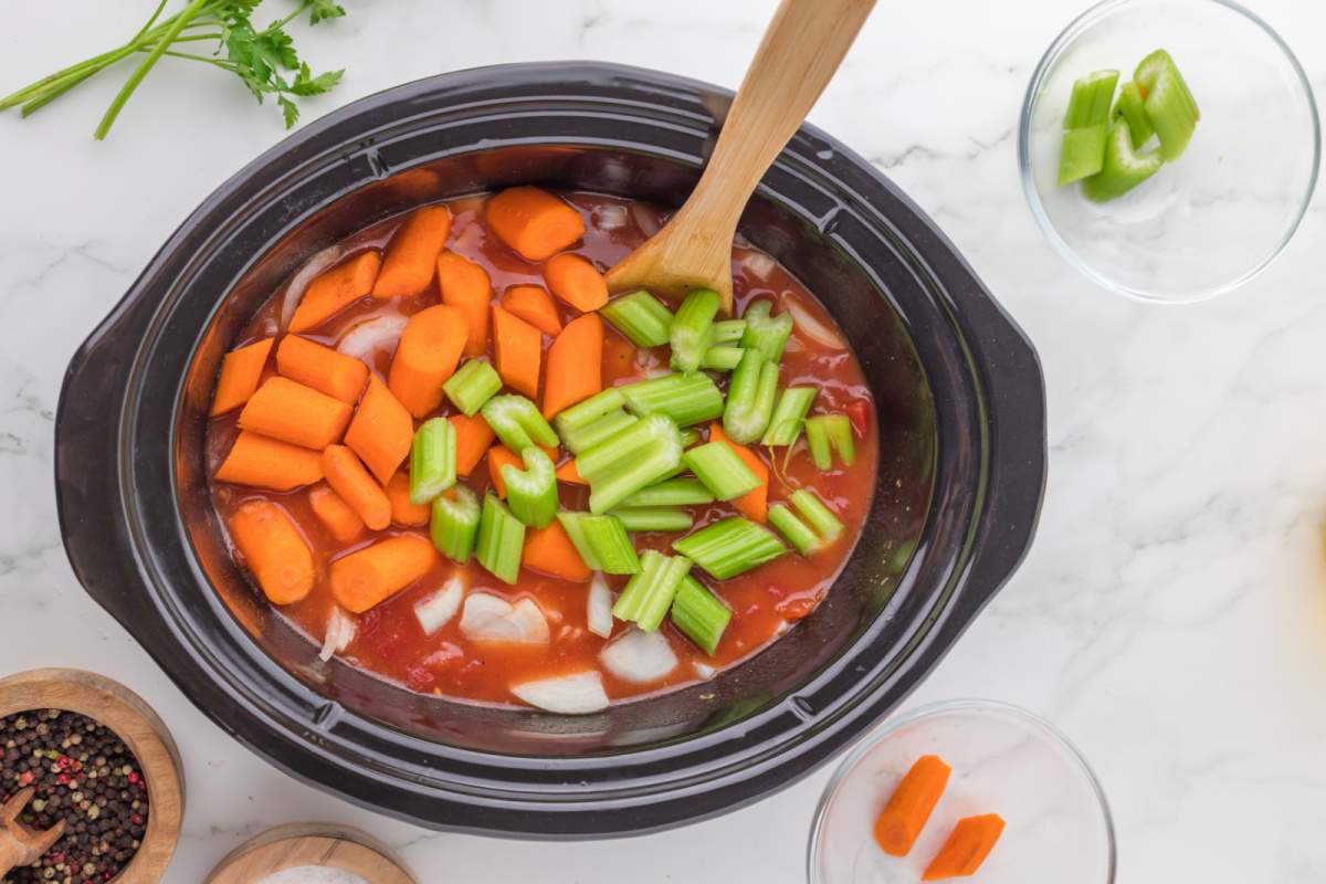 ingredients for swiss steak in slow cooker