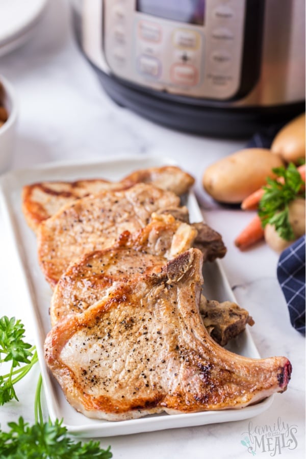 Instant Pot Pork Chops with Carrots and Potatoes #instantpot #pork #onepot via @familyfresh